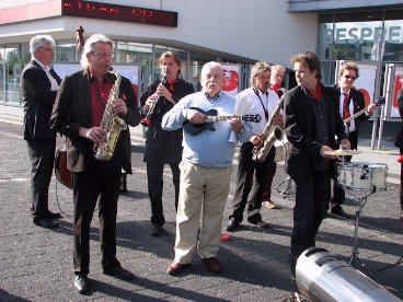 Onze eigen Peter Ligtvoet speelt een stukje mee